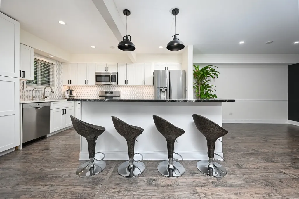1518 Harbour Court Schaumburg IL 60193