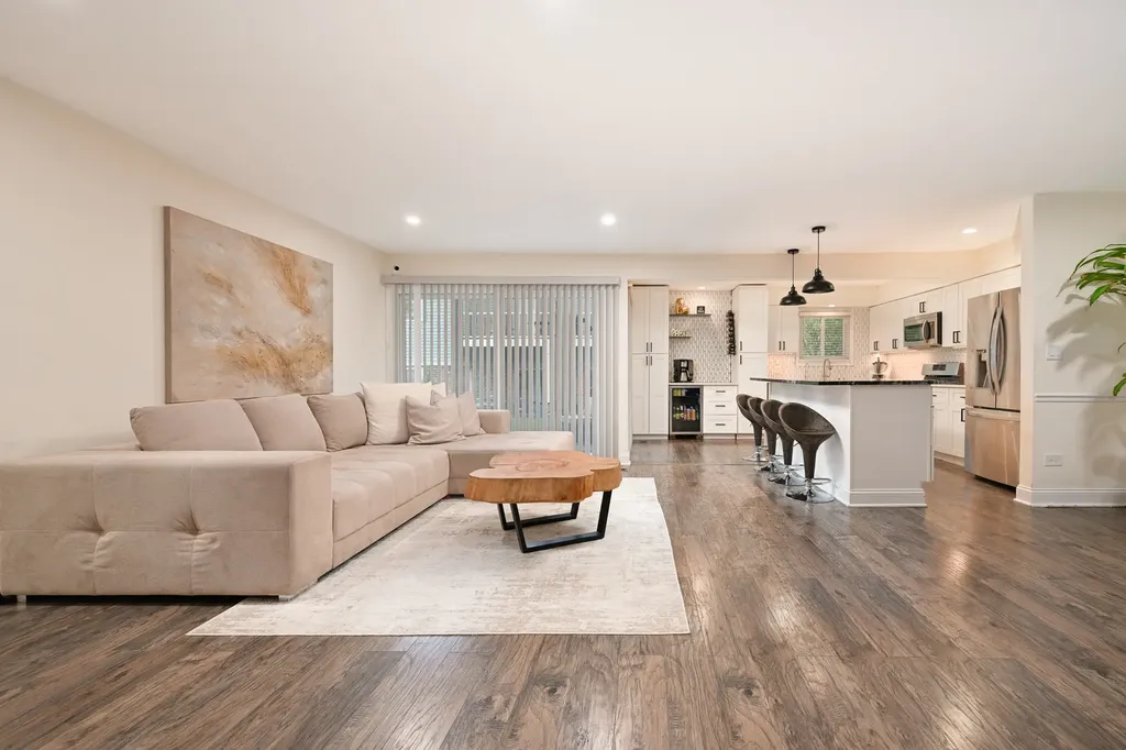 1518 Harbour Court Schaumburg IL 60193