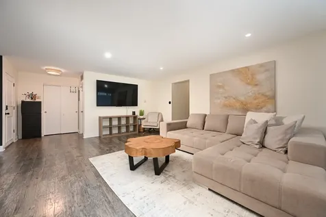 1518 Harbour Court Schaumburg IL 60193