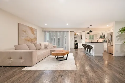 1518 Harbour Court Schaumburg IL 60193