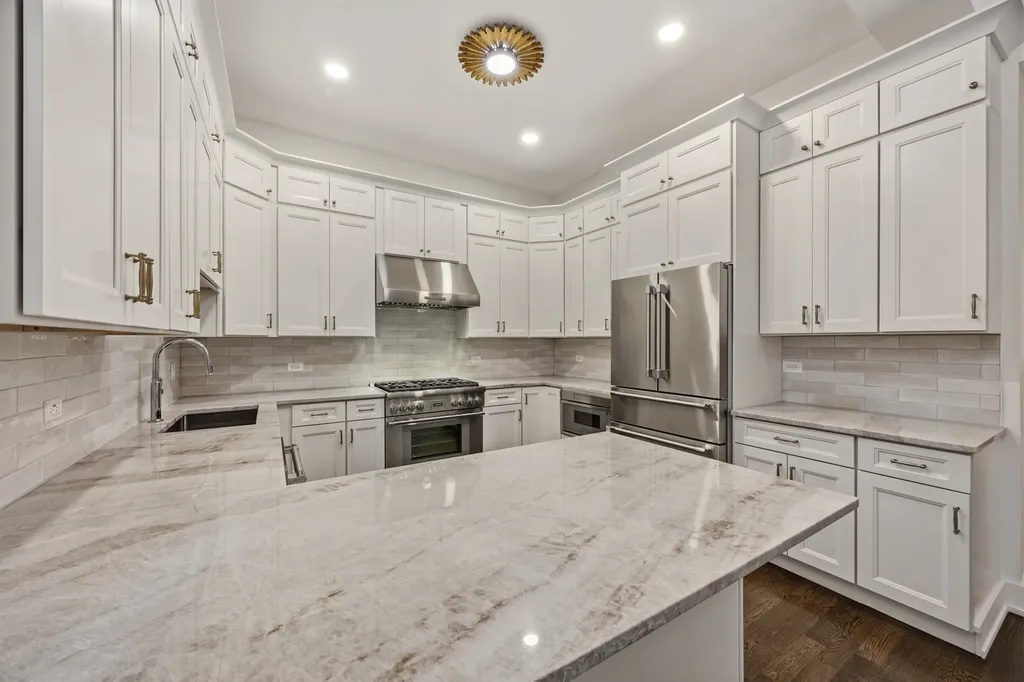 2107 North Clark Street Chicago IL 60614