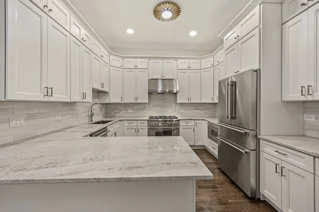 2107 North Clark Street Chicago IL 60614
