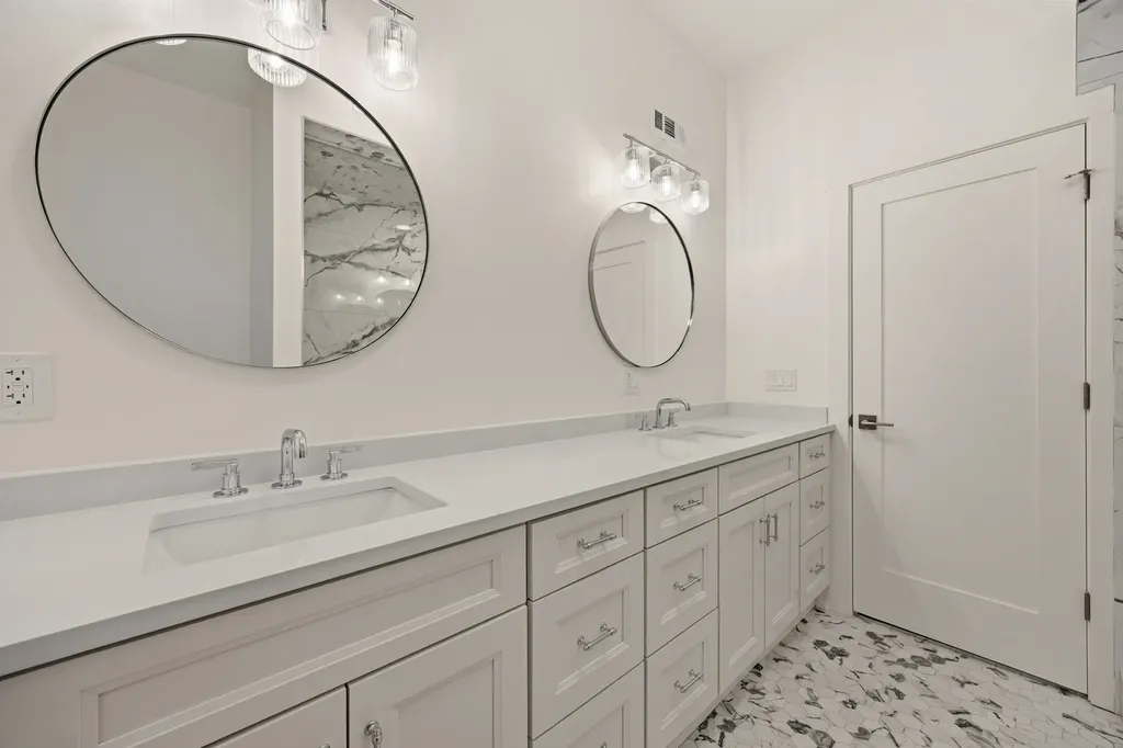2107 North Clark Street Chicago IL 60614