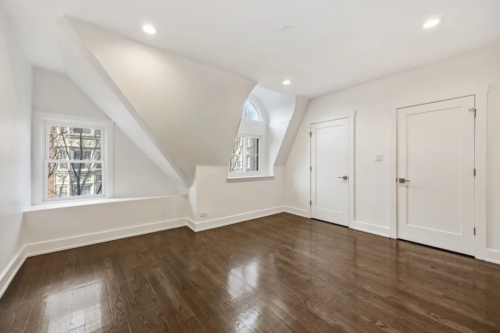 2107 North Clark Street Chicago IL 60614