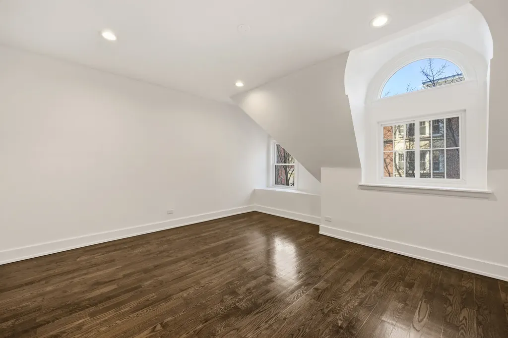 2107 North Clark Street Chicago IL 60614