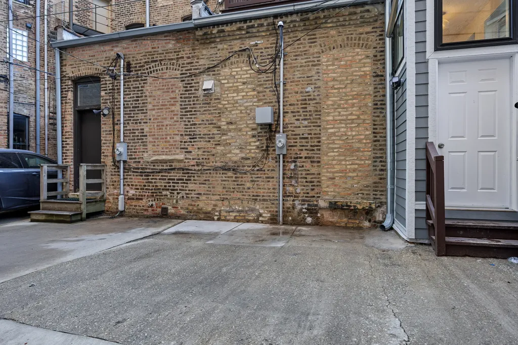 2107 North Clark Street Chicago IL 60614