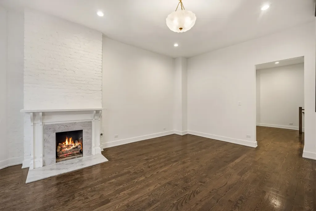 2107 North Clark Street Chicago IL 60614