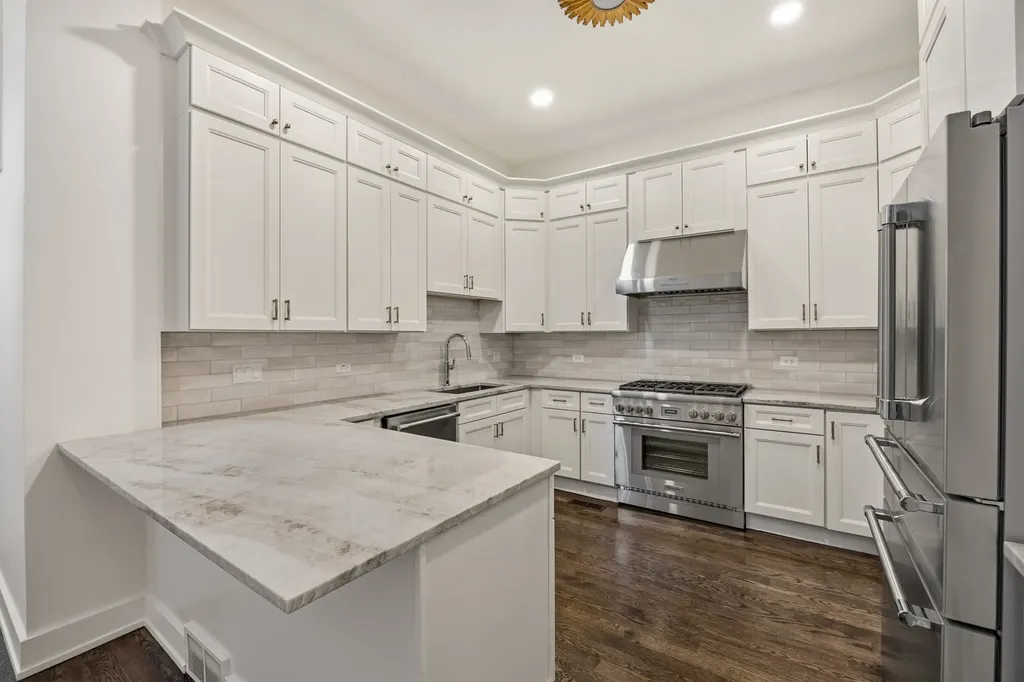 2107 North Clark Street Chicago IL 60614
