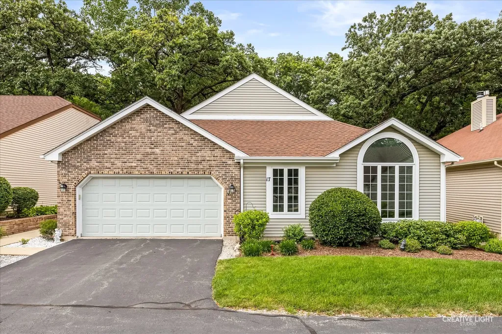 17 White Oak Lane Elgin IL 60123