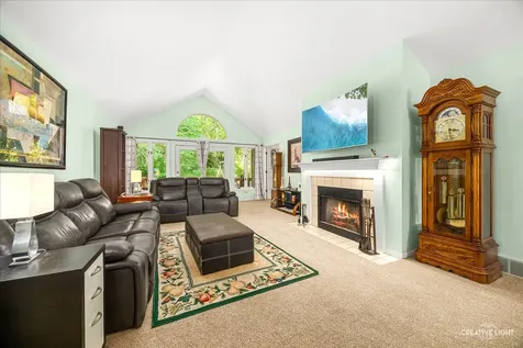 17 White Oak Lane Elgin IL 60123