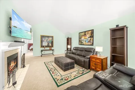 17 White Oak Lane Elgin IL 60123