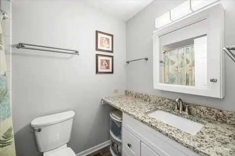 17 White Oak Lane Elgin IL 60123