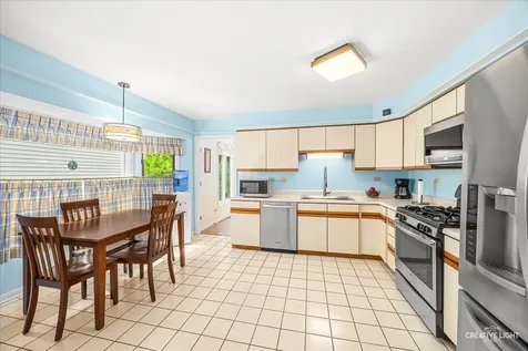 17 White Oak Lane Elgin IL 60123