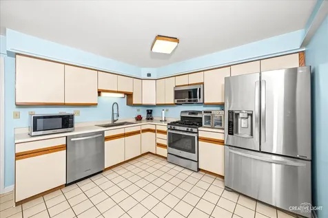 17 White Oak Lane Elgin IL 60123