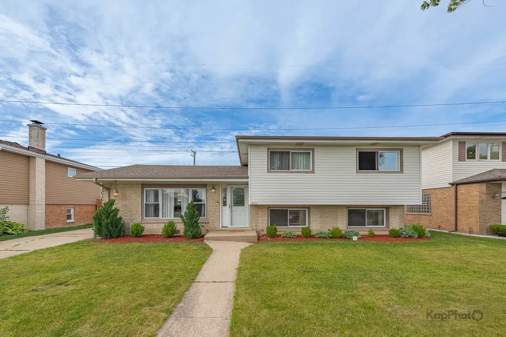 8142 West Lyons Street Niles IL 60714