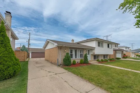8142 West Lyons Street Niles IL 60714
