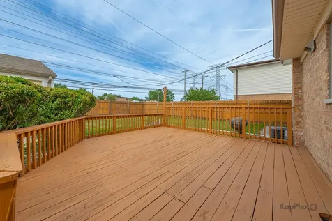 8142 West Lyons Street Niles IL 60714