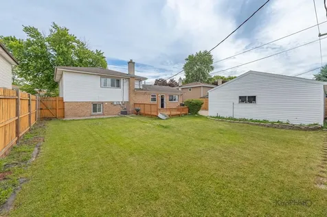 8142 West Lyons Street Niles IL 60714