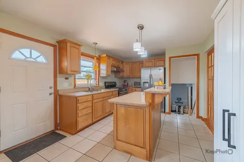 8142 West Lyons Street Niles IL 60714