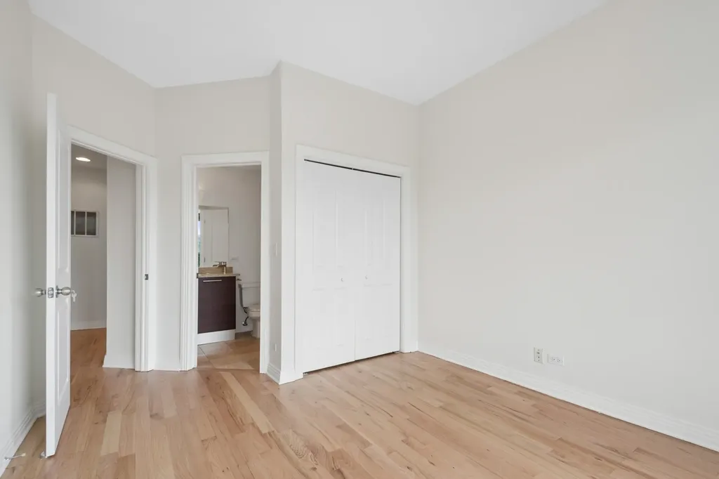 809 West Bradley Place Chicago IL 60613