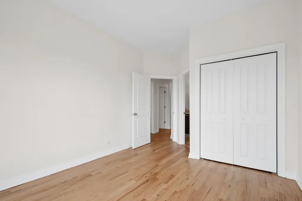809 West Bradley Place Chicago IL 60613