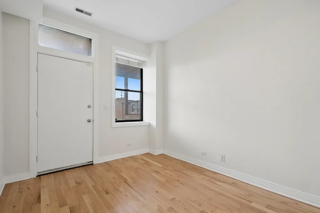 809 West Bradley Place Chicago IL 60613