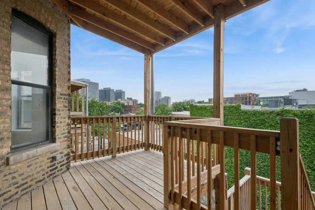 809 West Bradley Place Chicago IL 60613
