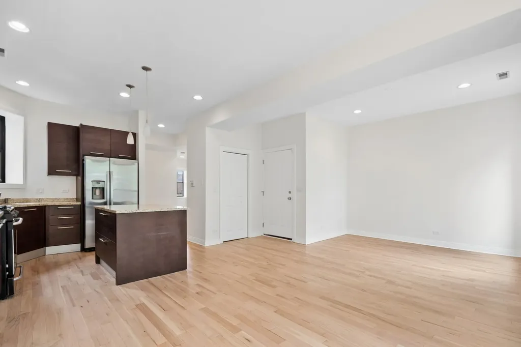 809 West Bradley Place Chicago IL 60613