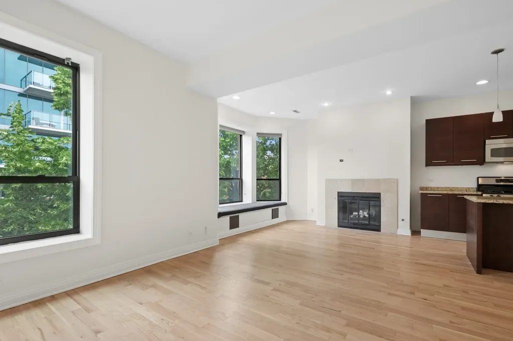 809 West Bradley Place Chicago IL 60613