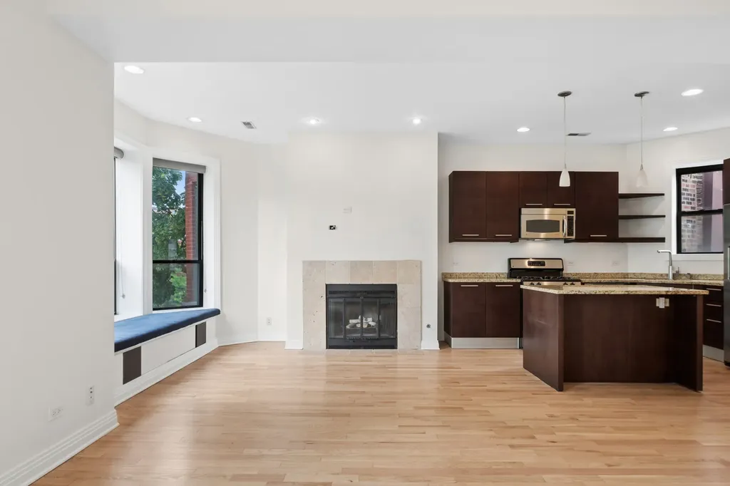 809 West Bradley Place Chicago IL 60613