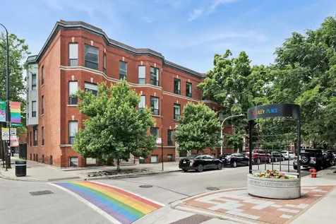 809 West Bradley Place Chicago IL 60613
