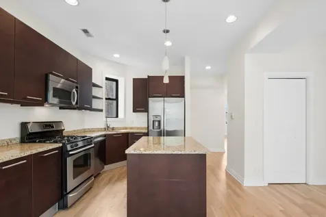 809 West Bradley Place Chicago IL 60613