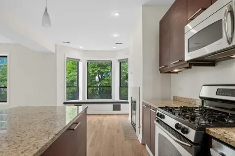 809 West Bradley Place Chicago IL 60613