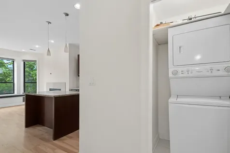 809 West Bradley Place Chicago IL 60613