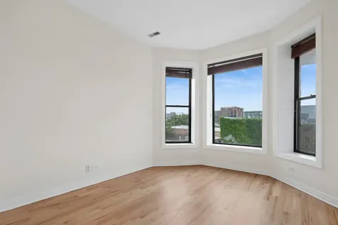 809 West Bradley Place Chicago IL 60613