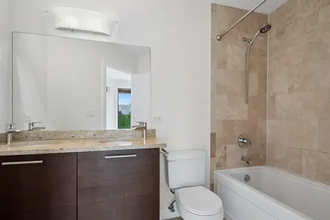 809 West Bradley Place Chicago IL 60613