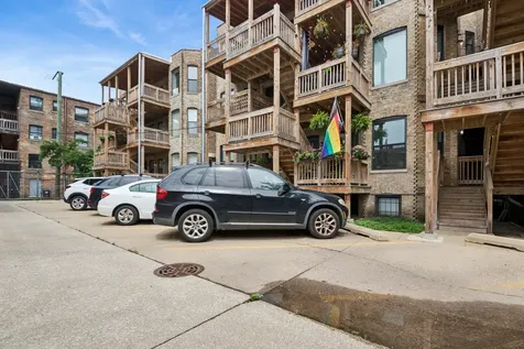 809 West Bradley Place Chicago IL 60613