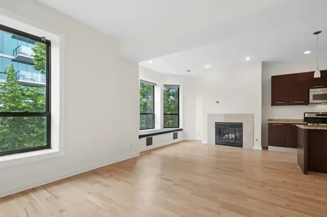 809 West Bradley Place Chicago IL 60613