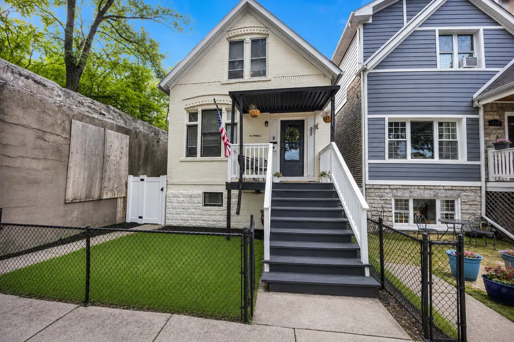 437 West 44th Place Chicago IL 60609