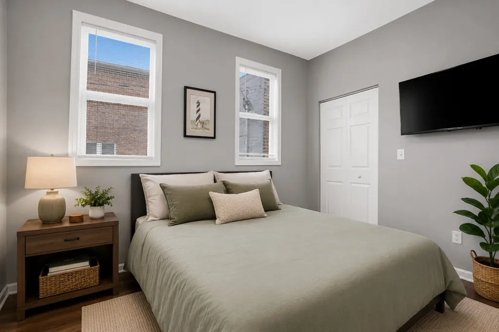 437 West 44th Place Chicago IL 60609