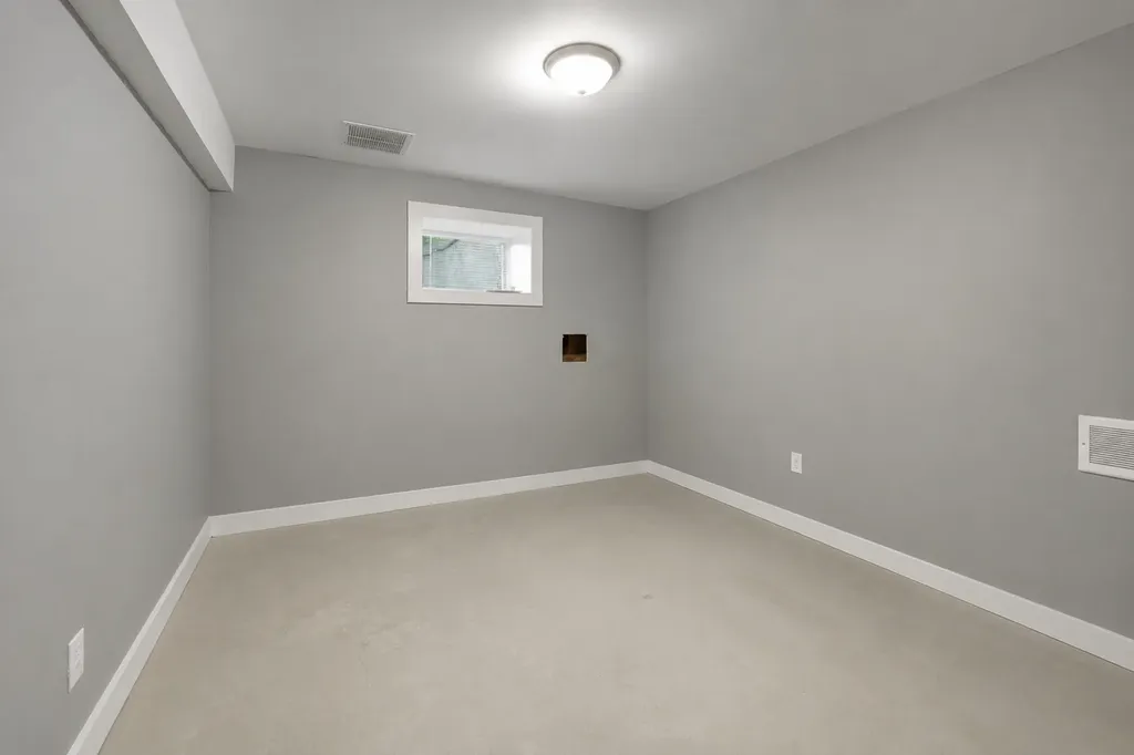 437 West 44th Place Chicago IL 60609