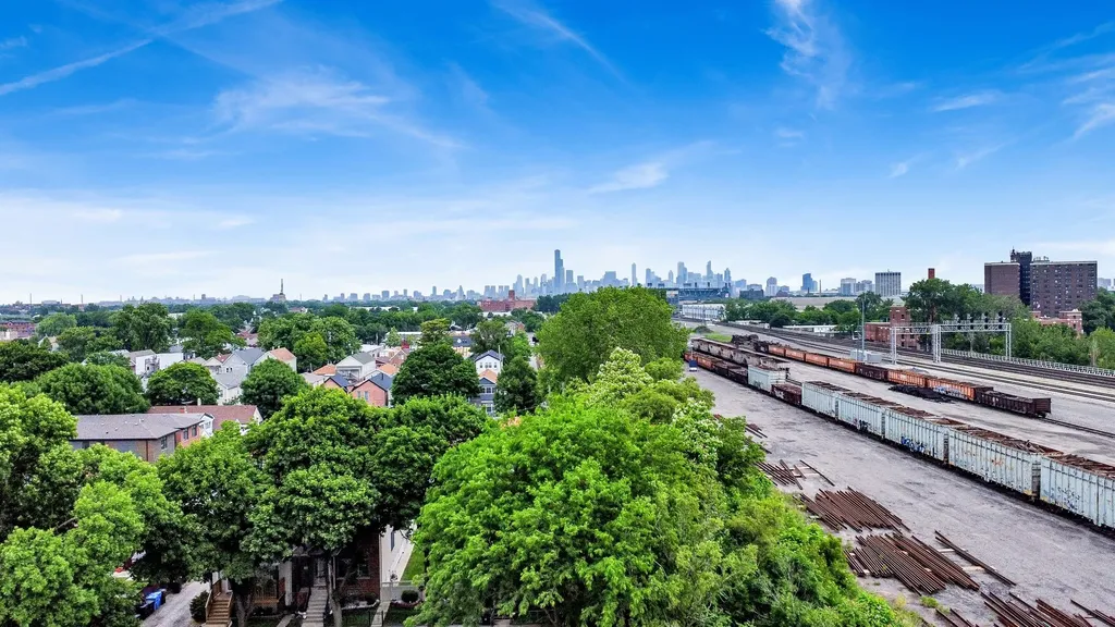 437 West 44th Place Chicago IL 60609