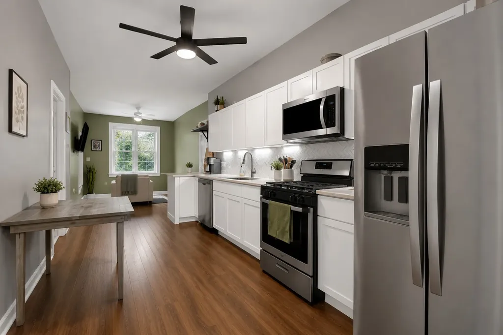 437 West 44th Place Chicago IL 60609