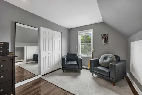437 West 44th Place Chicago IL 60609