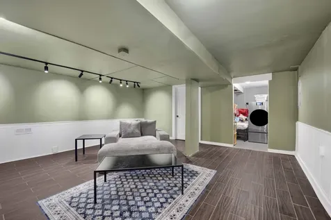 437 West 44th Place Chicago IL 60609