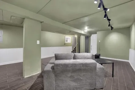 437 West 44th Place Chicago IL 60609
