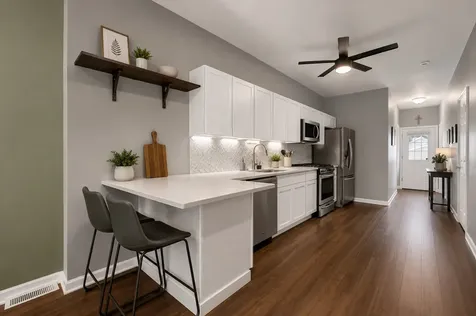 437 West 44th Place Chicago IL 60609