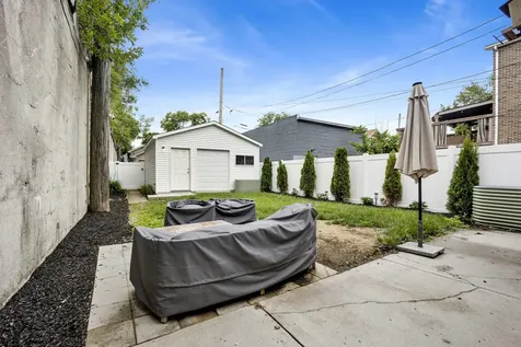 437 West 44th Place Chicago IL 60609