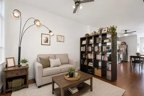 437 West 44th Place Chicago IL 60609
