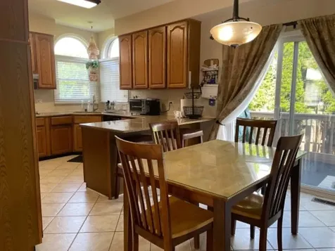 83 S Josephine Court Des Plaines IL 60016